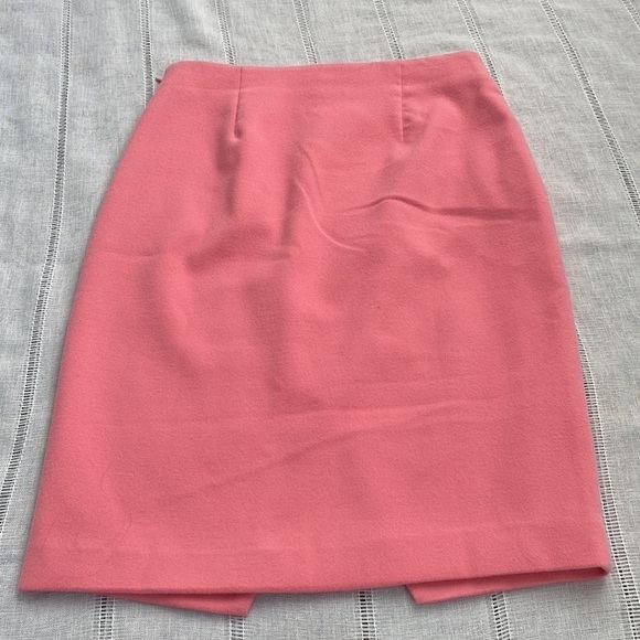 Loft NWT barbiecore pink pencil skirt with zipper embellishment. - Picture 7 of 14